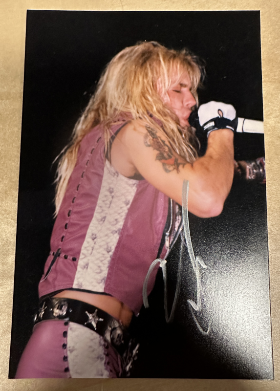 Vince Neil Autographed PHOTO 5X7