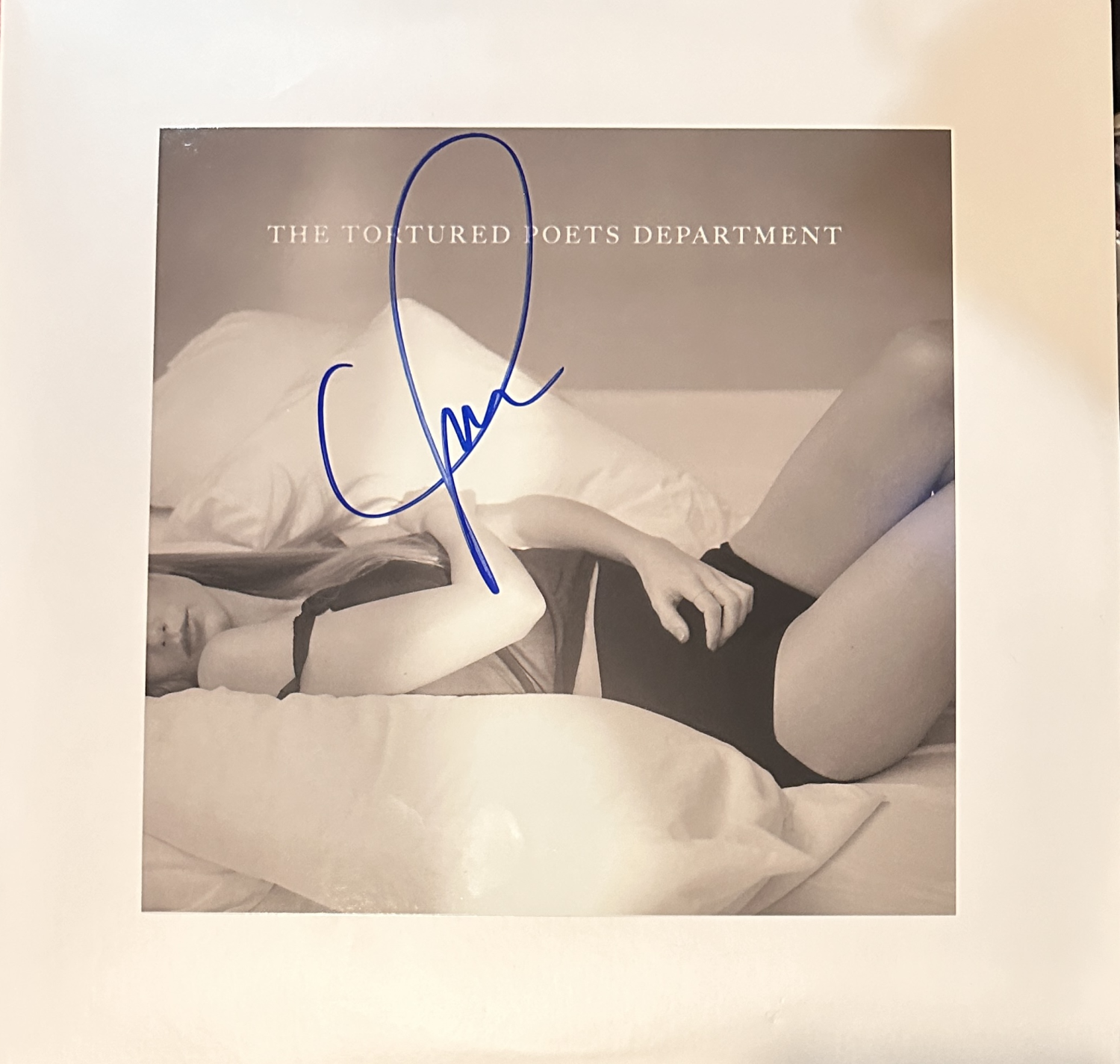 Taylor Swift Autographed ALBUM 